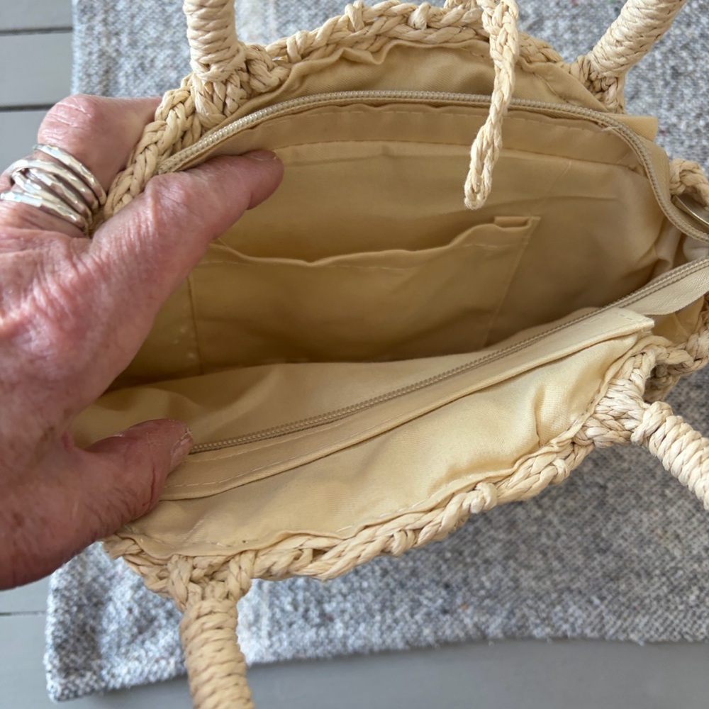 Elegant Cream Woven Handbag - Picture 2 of 4
